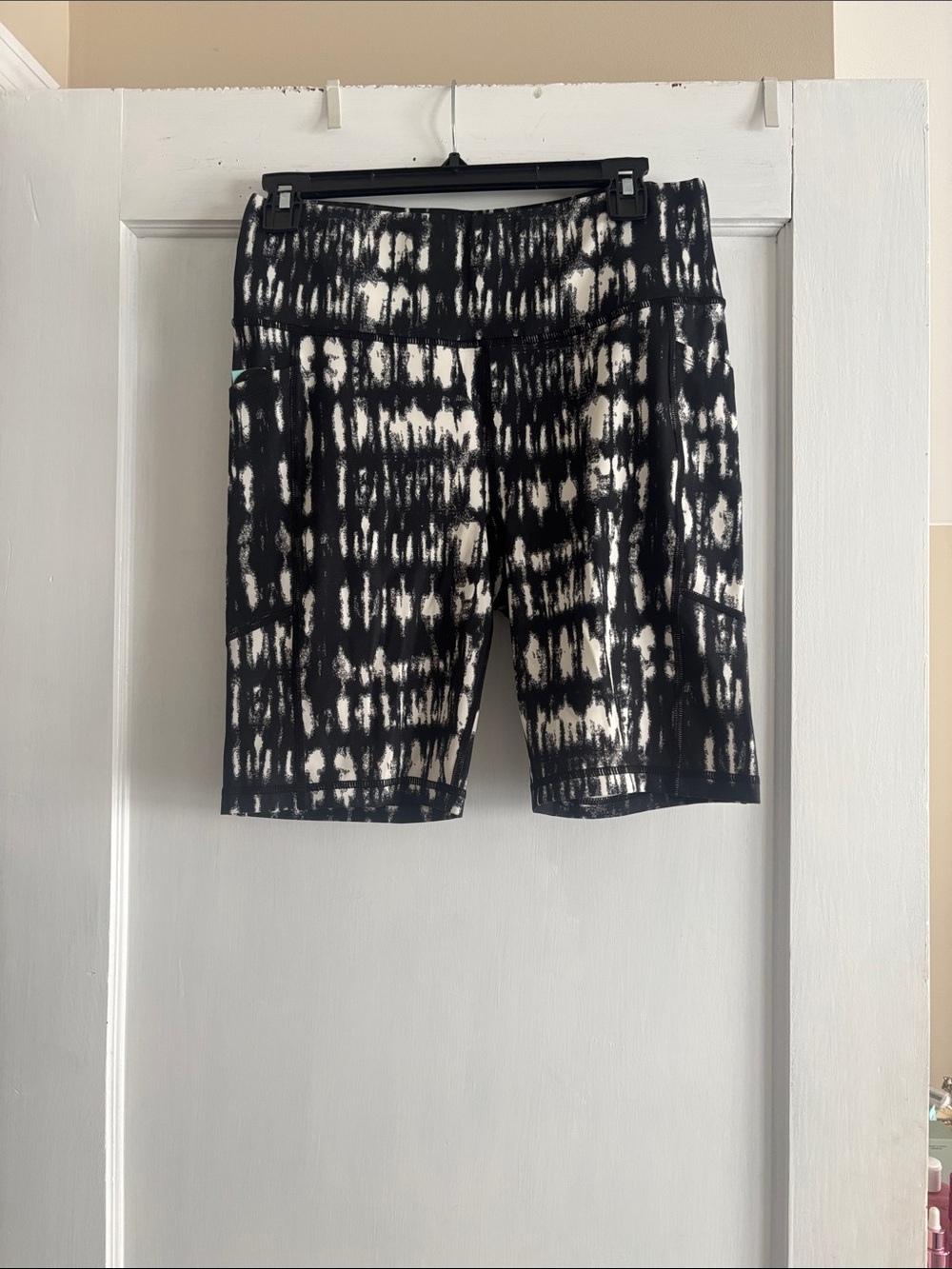 Black & White Tie-Dye Woman’s Biker Shorts